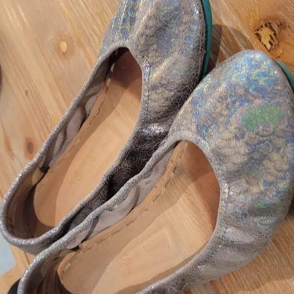 Limited Release - No Longer Available - Love Potion Tieks Size 9 - Iridescent - Picture 6 of 10